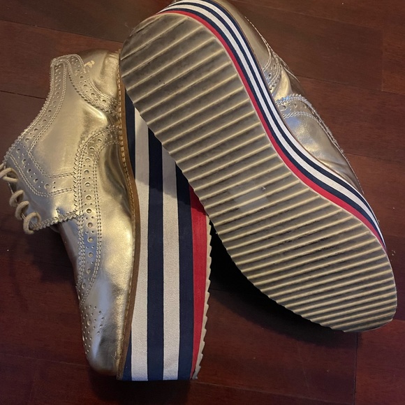 Kurt Geiger Gold & Striped Platforms - Picture 3 of 7